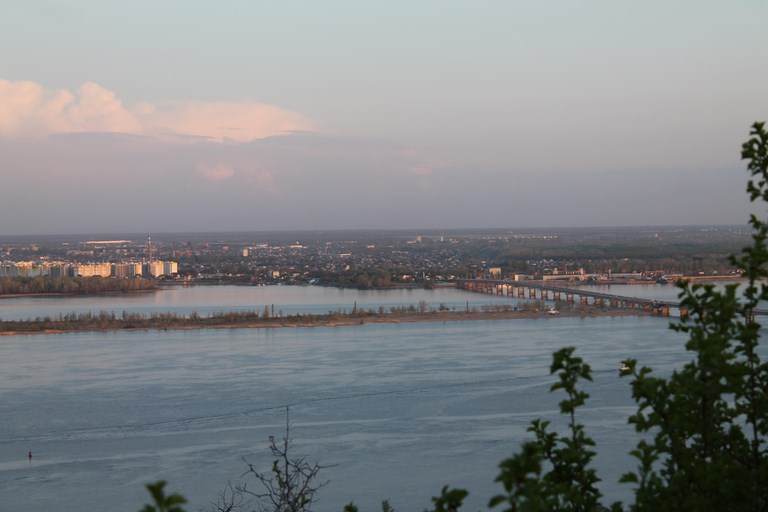 Vue depuis les hauteurs de Saratov sur la Volga